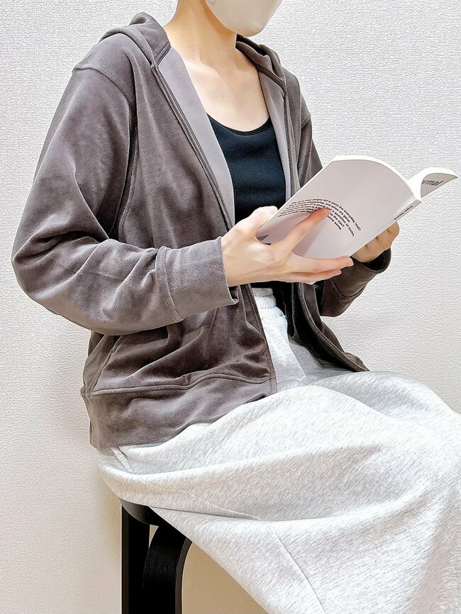 サッと羽織るだけで気持ちいい！無印良品の「ふんわりパーカー」家でも外でも手放せない！《購入レビュー》