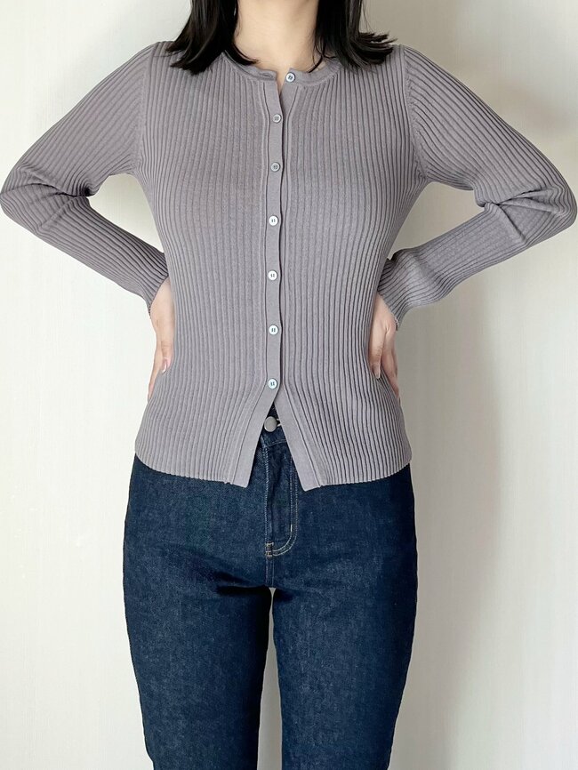 「着膨れすることなく最高」「色がめちゃくちゃ綺麗」GUの“細見えトップス”夏までたっぷり着回せてコスパ抜群!「体のラインを綺麗に細く見せてくれる」