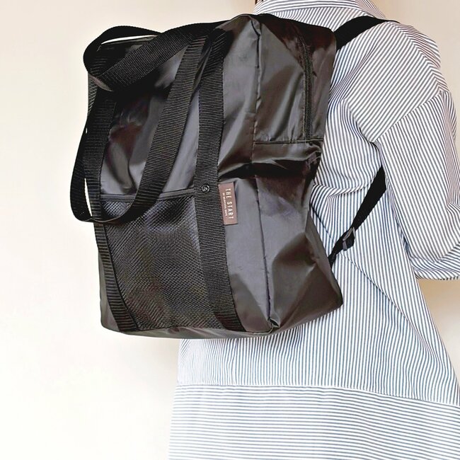 「両手が空いてありがたい」3COINSの”手ぶらで持てる保冷バッグ”ガバッと開くから出し入れが楽ちん!「冷凍食品やアイスのまとめ買いに便利」「雨の日でも大丈夫です」