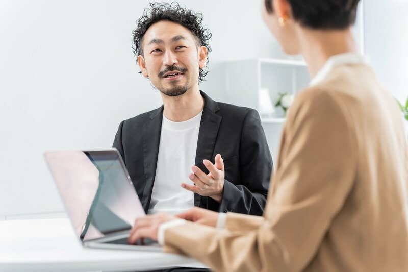 頭の悪い管理職はミスをしたら「言い訳」をする。じゃあ、頭のいい管理職はどんな一言をいう？