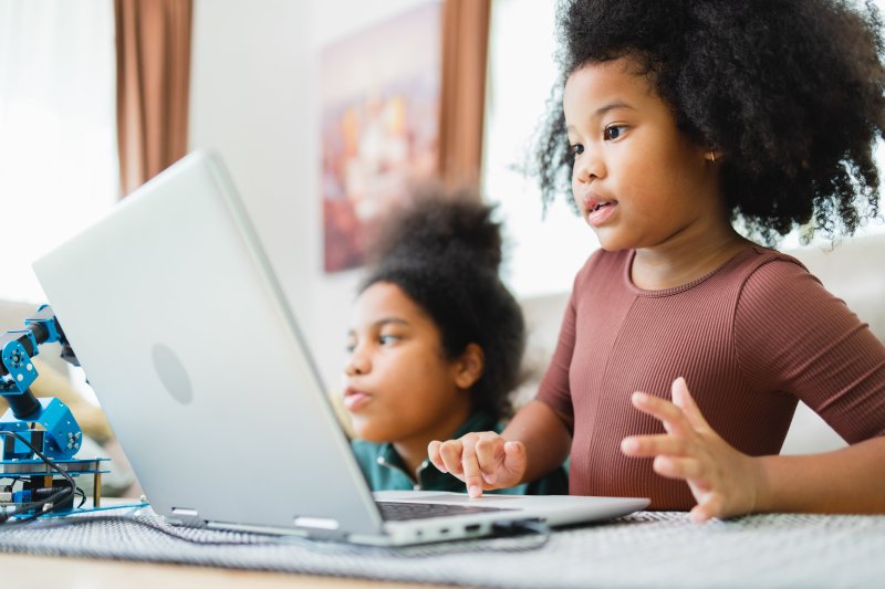 親なら知っておきたい子どもが学校で学んでいる「プログラミング的思考」とは