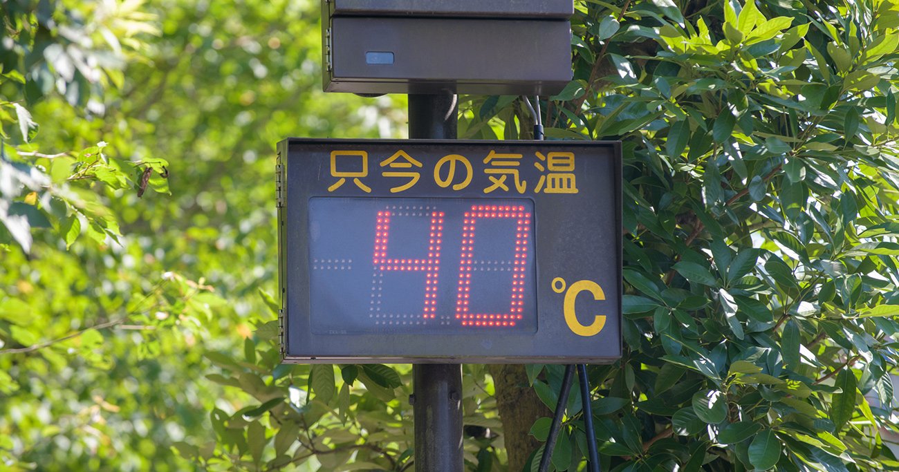 気温40度を示す電光掲示板