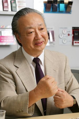 孫正義社長の新参謀が激白!<br />ソフトバンクモバイル 松本徹三副社長インタビュー<br />“SIMロックの根拠から孫正義の魅力、日本のモバイルの課題まで”