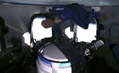 【社説】宇宙を飛んだ億万長者たち
