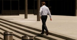 消えゆくホワイトカラーの雇用、AI導入広がる中