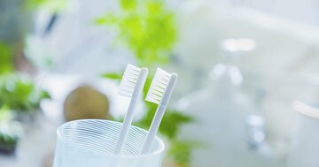 朝の歯みがきは「起きてすぐ」と「朝食後」どっちがいい?