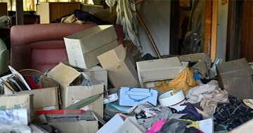 ゴミ屋敷の住人を救おうと奮闘を重ねるおせっかいな訪問看護師の日々とは