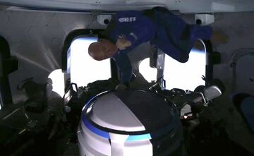 【社説】宇宙を飛んだ億万長者たち