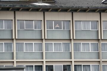 コロナのホテル隔離見直し、豪中が変異株警戒