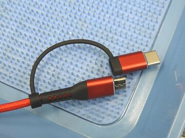 形状記憶マネージャーも付くType-C＆MicroUSB両対応ケーブル