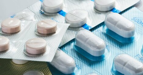 薬の価格と「骨太の方針」の関係を徹底分析！25年はどうなる？【過去10年分の薬価改定対応表付き】