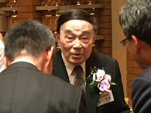 新春恒例の取引先や財界による金川詣ででは、長い行列ができた（2020年1月25日撮影）