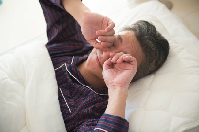 視界にチラチラ黒い虫やホコリ…「受診しないとヤバい」眼科医が警告する3つの“恐ろしい目の病気”