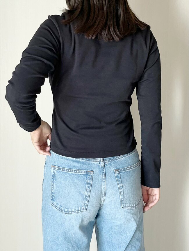 「毎年出してほしい」「これが欲しかった！」ユニクロの“1290円トップス”脚長効果バツグンの名品でした！「私の中でベストセラー！」