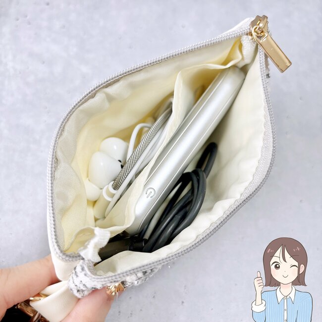 カードや診察券が20枚入った！ダイソーの「ぺたんこポーチ」ミニ財布にもなって便利すぎる！《購入レビュー》