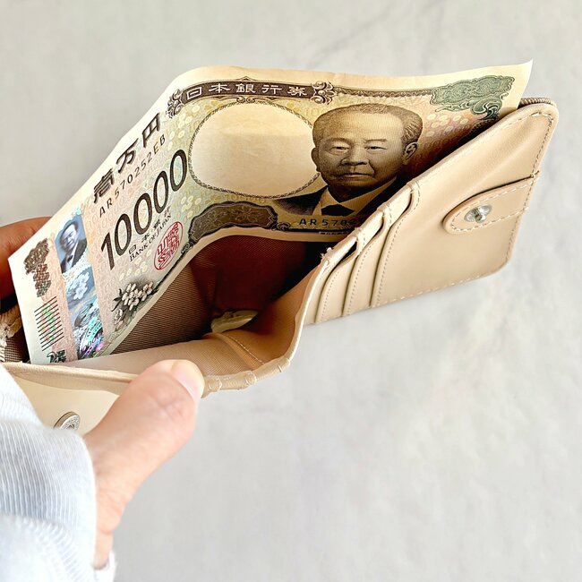 こんなスヌーピー、初めて見た!しまむらコラボの“めちゃかわ財布”小銭が取り出しやすくて嬉しい!《購入レビュー》