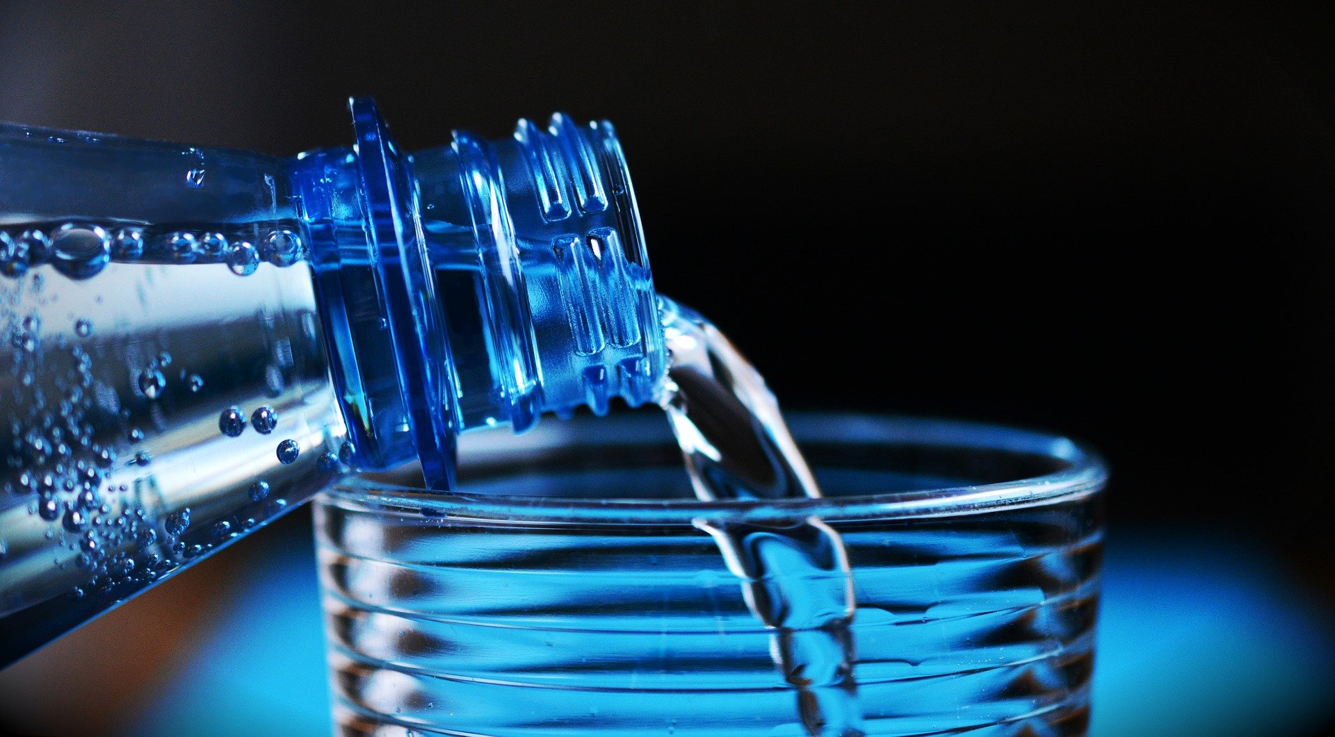 せっかくのダイエット効果も台無しに!?水は飲むタイミングで4キロ減の効果も!