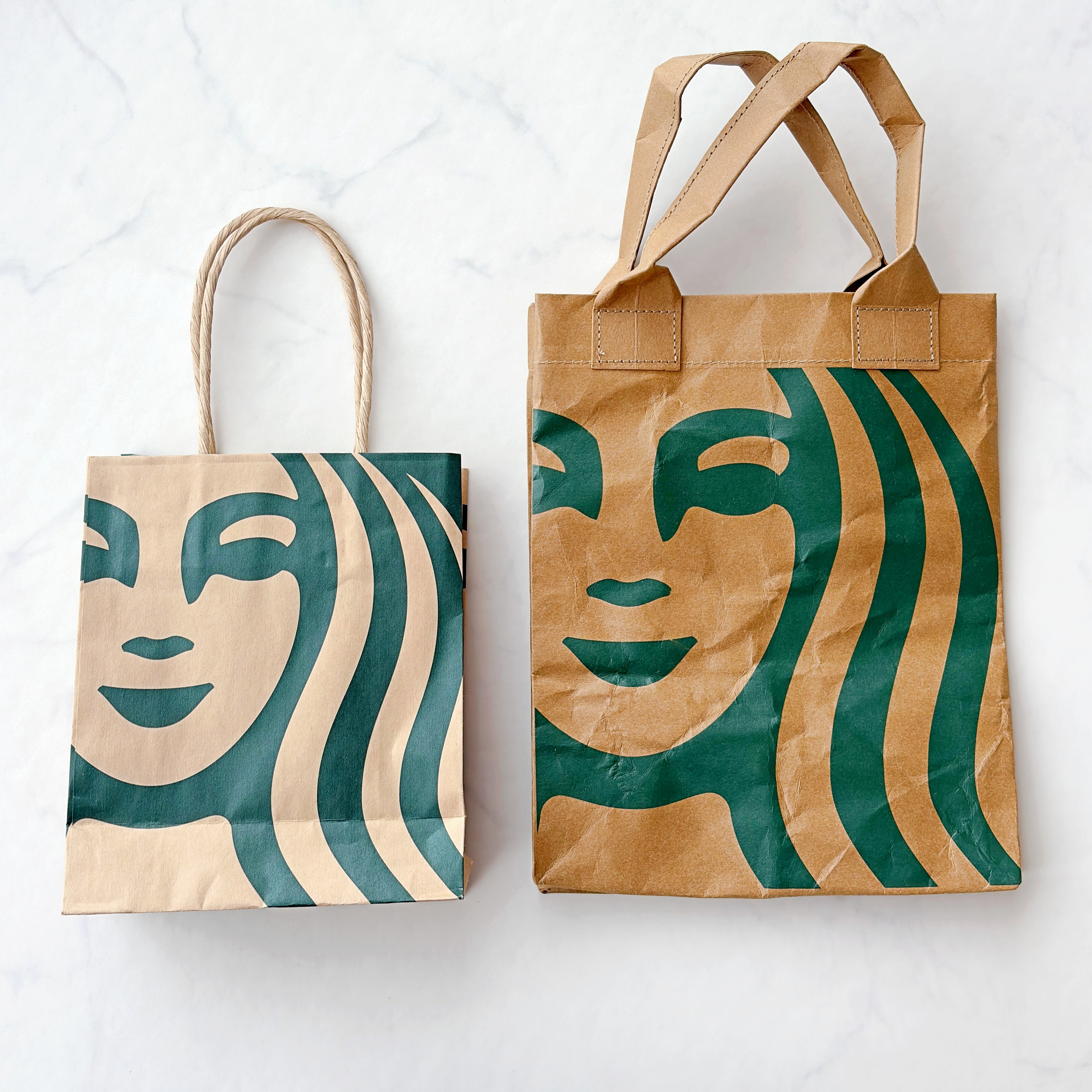 「めちゃくちゃ可愛いです！」スターバックスの“紙袋みたいなバッグ”デザインが好きすぎる！「欲しかったアイテム」「毎日愛用しています」