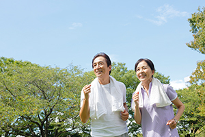 見た目年齢や歩く速度が寿命に影響!<br />データで読み解く健康情報のウソホント