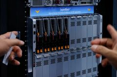 AIでスーパー・マイクロ株急騰、過熱に注意