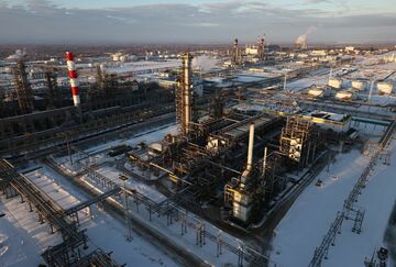 ロシア産原油の価格上限設定、実現性に懐疑的な見方