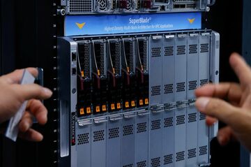 AIでスーパー・マイクロ株急騰、過熱に注意