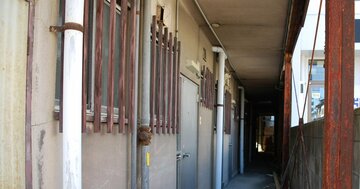 八尾市の母子餓死事件、SOSを見過ごした生活保護関係者の「信じ難い弁明」