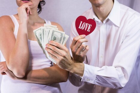 欧米で広がる「ソロ・ムーヴメント」。なぜ今、「結婚しない生き方」が流行るのか？