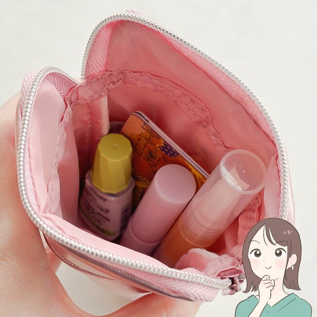 「朝イチで買ってきちゃった」スタバの“きらきら桜ポーチ”ドリンク券がついてお得すぎる!「買えて良かった」「お店出るときには無くなってた!」