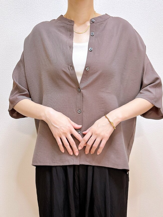 「夏服すべてこのシリーズにしたい」「すごく涼しくて着やすい」無印良品の“ふんわりブラウス”さらさらな着心地がやみつきになる！「ゆったりだけどスッキリ着られる」《購入レビュー》