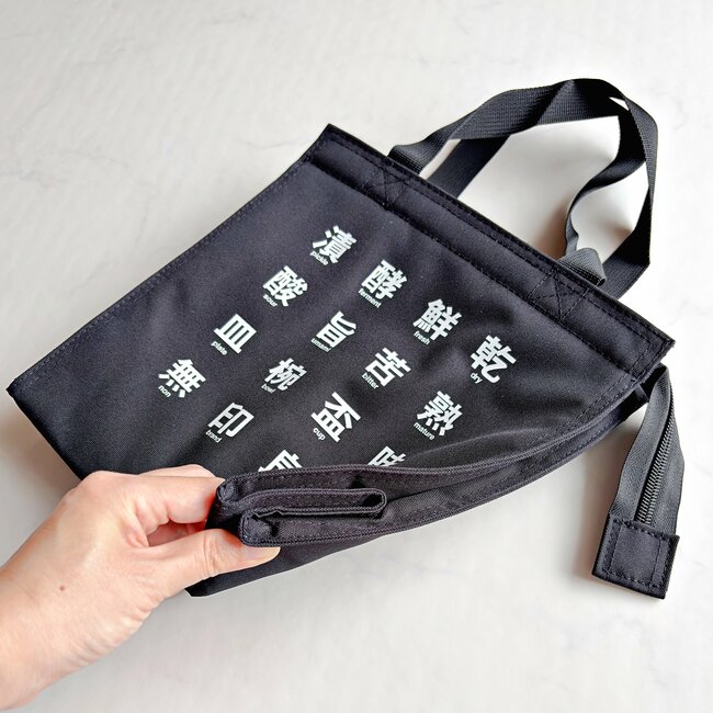 「探していたサイズ感」「すぐに2個買いました」無印良品の“ペタンコになる買い物バッグ”お肉のパックが傾かなくて便利すぎる！「いつも愛用してます」