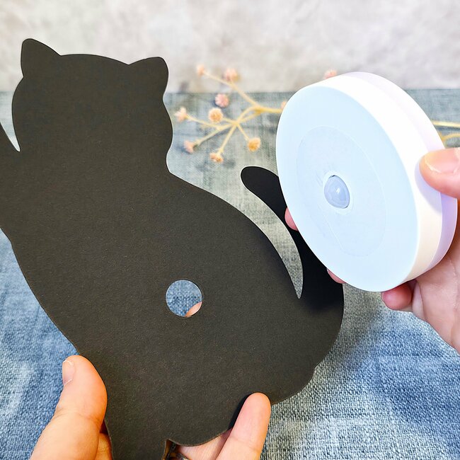 ダイソーで買えちゃうの…？子猫みたいな「オシャレ間接照明」可愛すぎて家中にほしい！