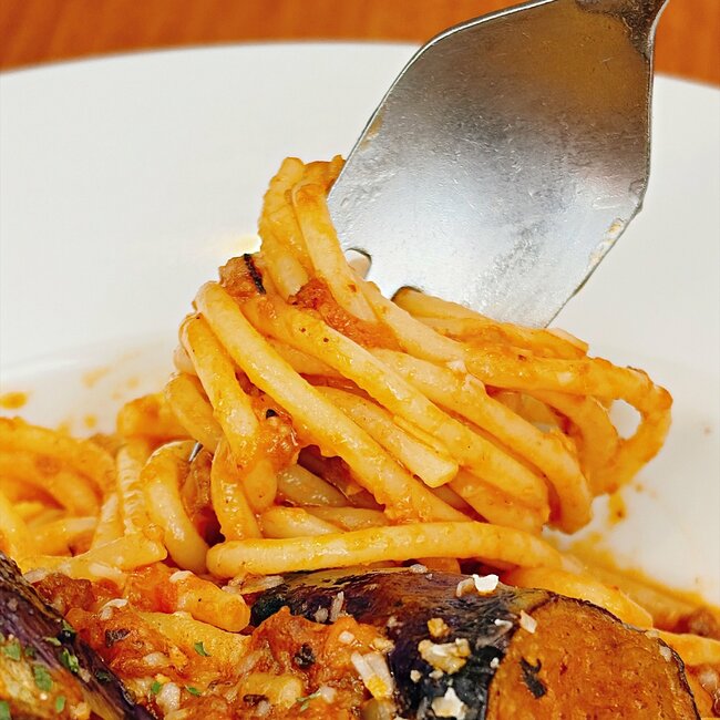 「さすがロイホ」「感激の美味しさ」ロイヤルホストの“平日限定ぜいたくランチ”お肉ごろごろで大満足すぎる！「ザ・洋食！って感じ」「ちゃんと美味しい」《実食レビュー》