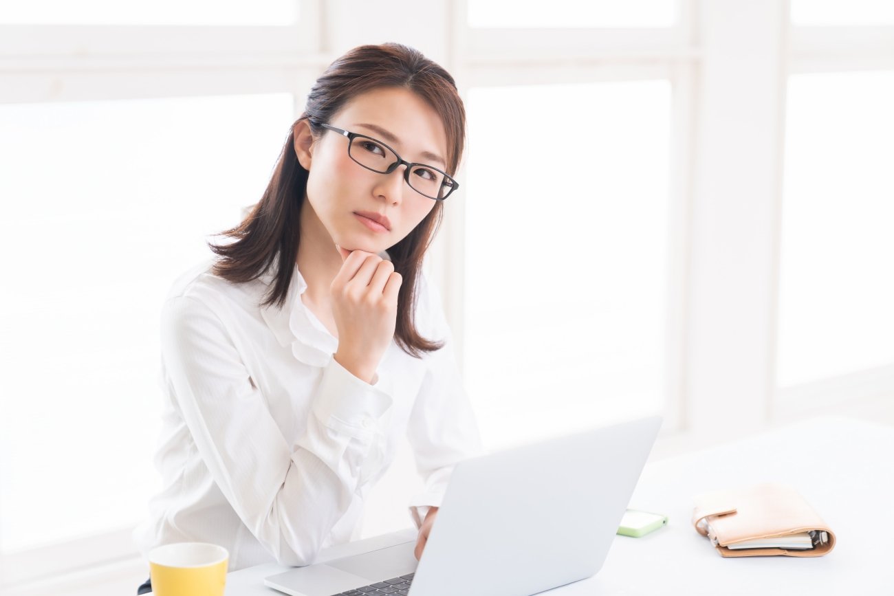 【作り笑顔】はやめていい! 空気を読んで笑わなくてもいい真っ当すぎる理由とは<予約の取れないカウンセラーが教える>