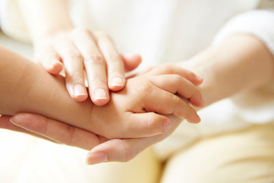 アトピーの最新治療、健康な皮膚の「常在菌」を移植