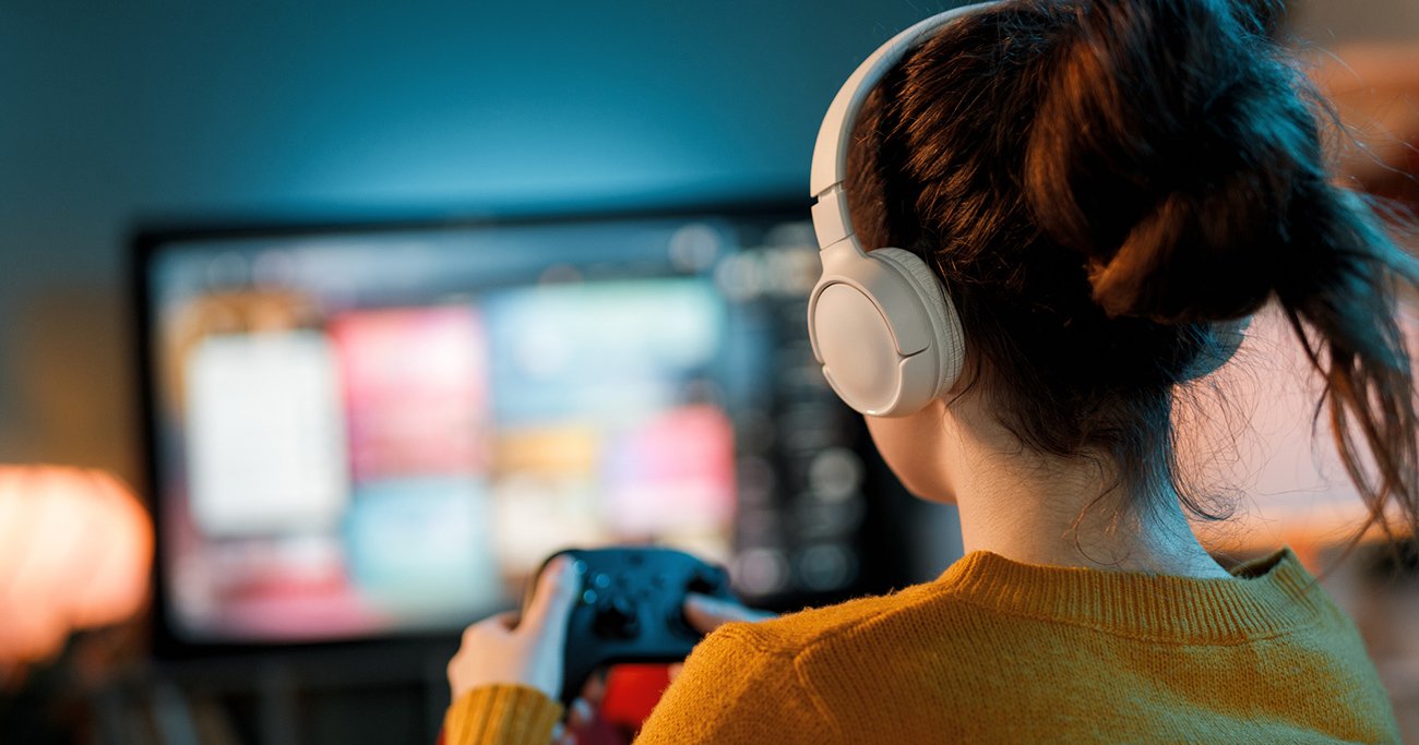 ゲームをしている女の子