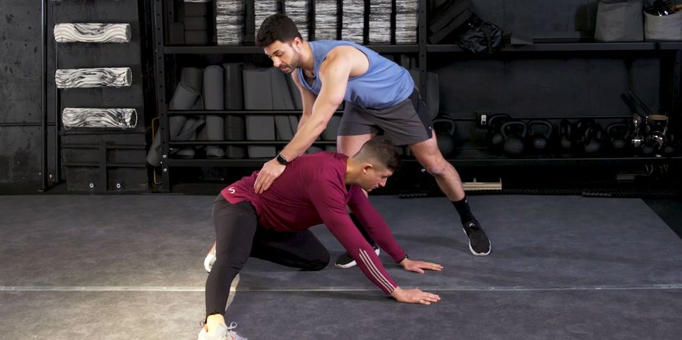 腰痛に効く!股関節の可動域を広げるストレッチ5選、効果的な姿勢と回数は?