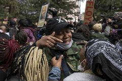 元警官に有罪評決、米黒人社会は手放しで喜べず