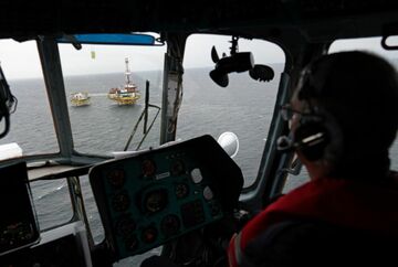 原油100ドル迫る、ロシアの侵攻で供給ショックも
