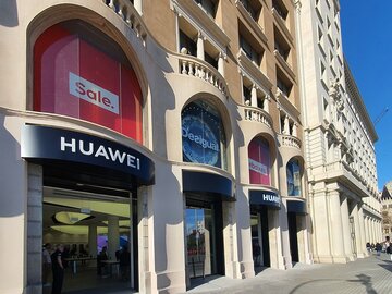 バルセロナにオープンしたファーウェイのフラッグシップ店を訪問