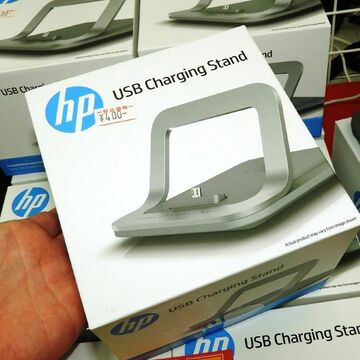 大手PCメーカー純正のスマホ/タブレット向け充電スタンドが400円