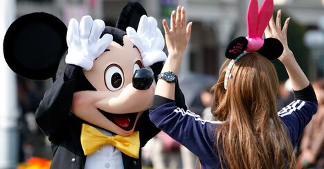 ディズニーランドの清掃員は見た…人気キャラ目当ての客に「不人気キャラ」が仕掛ける“ツラすぎる営業術”