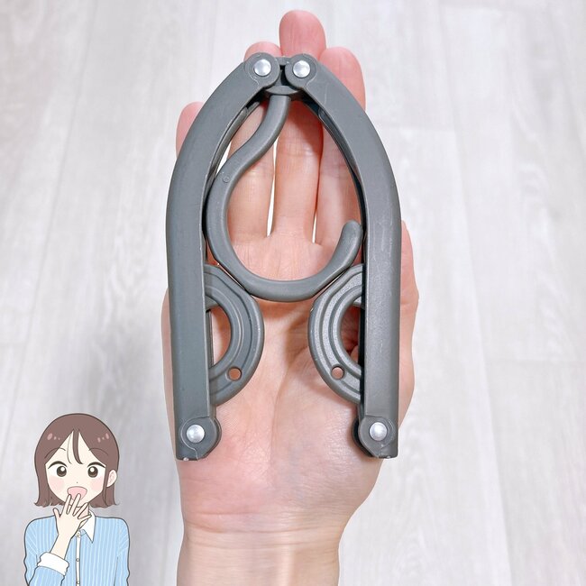 「コンパクトで良い」「追加で購入しました」3COINSの“天才が考えたハンガー”1本で何役もこなしてくれる!「旅行の際は必ず持参しています」