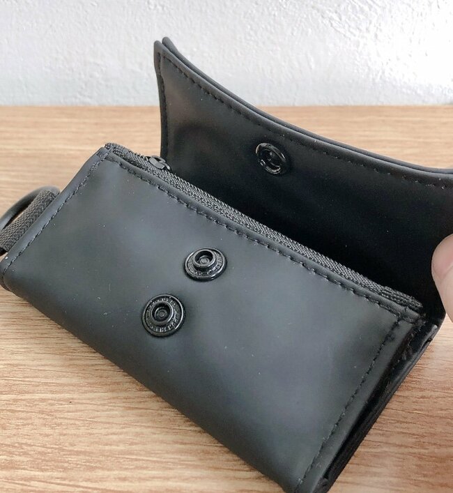 ミニ財布にちょうどいい…！ダイソーの「小銭が入るキーケース」クレカや診察券もスポッとしまえるの！