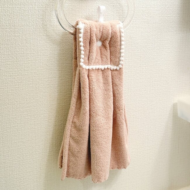 思わずまとめ買いした！ダイソー姉妹店の「ドレスの形をしたタオル」が掛けておくだけで可愛い！洗面所が一気に華やかになりました！