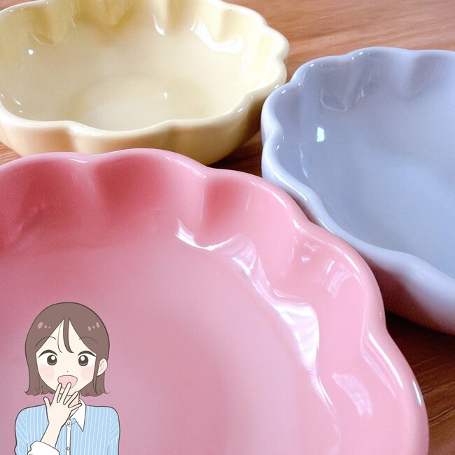 かわいすぎて全色まとめ買いした！セリアの「フランフランみたいな食器」がレトロかわいい…！お花の形が素敵なんです