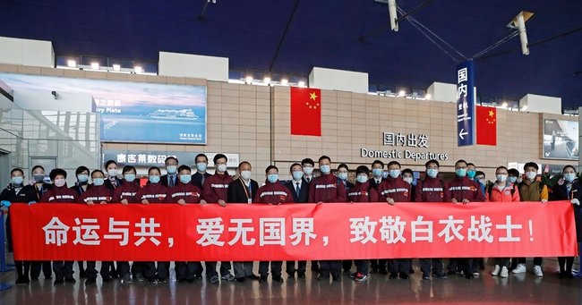 3月18日、医療支援のためにイタリアに向けて出発する中国の医療チーム