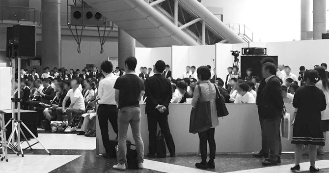 コロナ禍以前に東京ビッグサイトで開かれた不動産投資セミナーは立ち見が出るほどの盛況だった。オンラインに主な場を移した今も熱気は変わらない