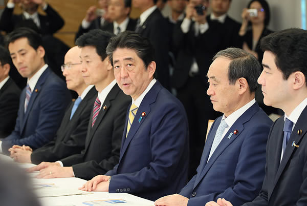 安倍改造内閣が問われる「20兆円財政出動」で物価目標2％達成