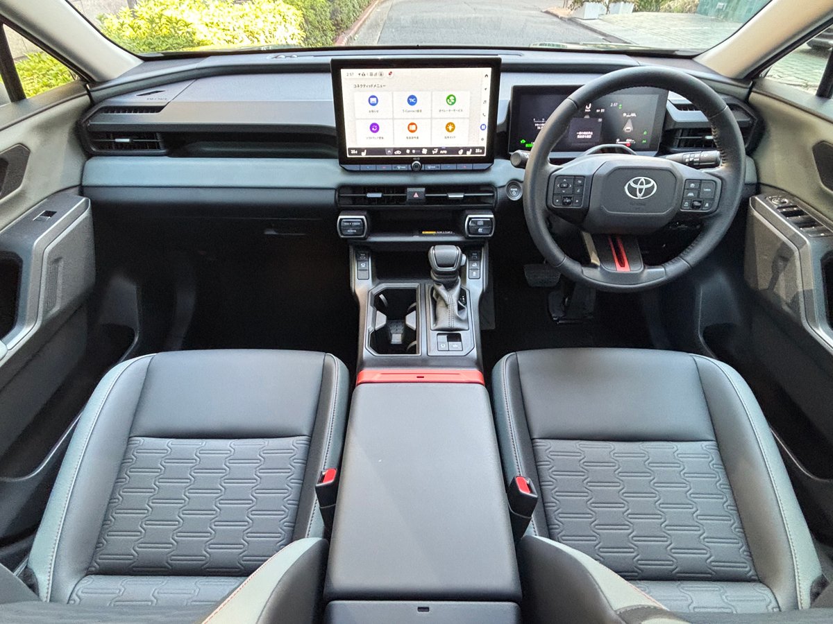 新型「RAV4」、「Adventure」グレードのインテリア